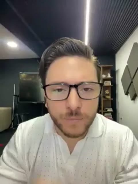 Responsable de spa coordinando reservas con ChatPro